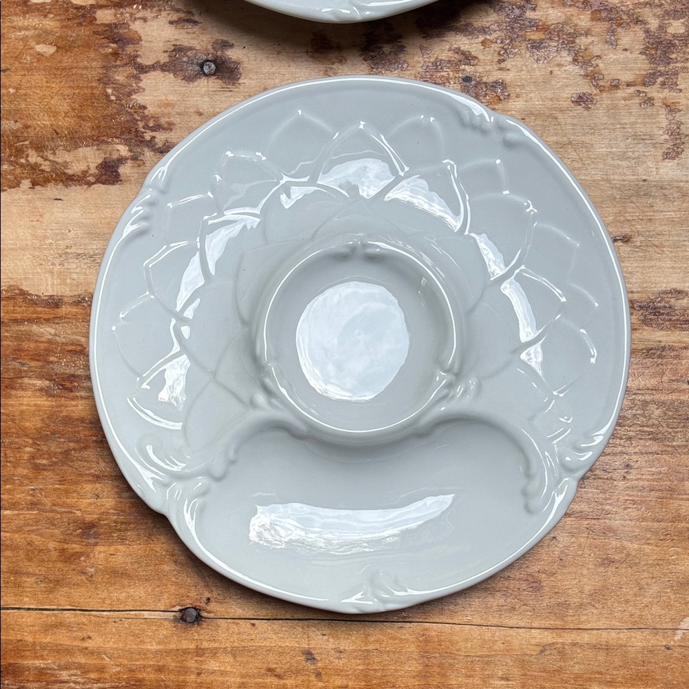 Pair of 2 Williams Sonoma Artichoke Plates 9 1/2” diameter - No flaws!